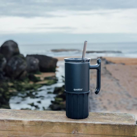 Quokka Umi - Mug thermique en acier inoxydable de 720 ml avec paille et base en silicone (Noir)