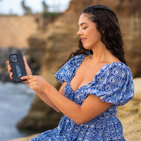 STM Reveal Warm MagSafe - Tasche für das iPhone 15 Pro (Black Realm)