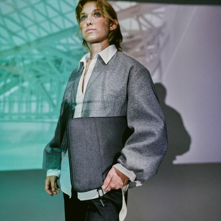 Incase Crosstown Sleeve with Woolenex - Pouzdro s kapsou na MacBook Pro 16" (M4/M3/M2/M1/2024-2021) (Černá)