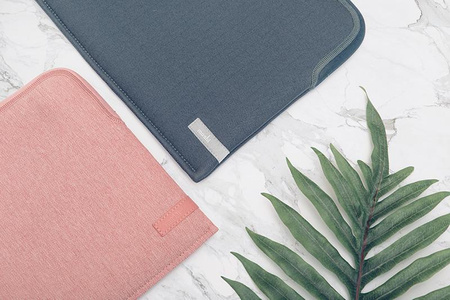 Moshi Pluma - Obal na MacBook Pro 14" (M4/M3/M2/M1/2024-2021) (karafiátově růžový)