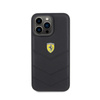 Logo Ferrari en métal matelassé - Coque iPhone 15 Pro Max (noir)