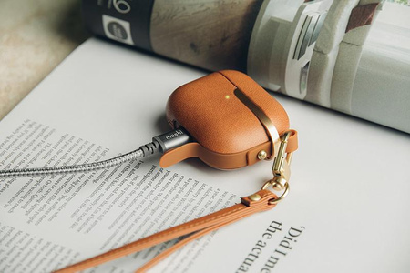 Moshi Pebbo Luxe – Etui AirPods 3 z odpinanym paskiem na rękę (Caramel Brown)