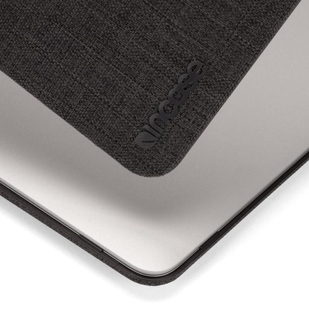 Incase Textured Hardshell in Woolenex - látkové pouzdro pro MacBook Pro 13" (M2/M1/2022-2020) (Graphite)