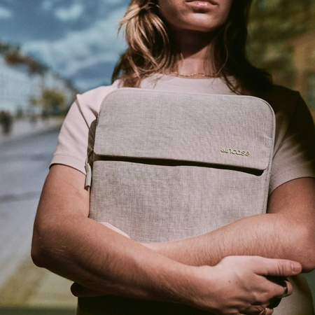Incase Crosstown Sleeve with Woolenex - Hülle mit Tasche für MacBook Pro 14" (M4/M3/M2/M1/2024-2021) (Kalkstein)