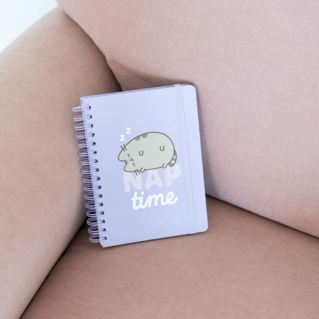 NOTATNIK A5 W KROPKI KOT PUSHEEN DLA DZIECI ZESZYT Z GUMKĄ NA SPIRALI