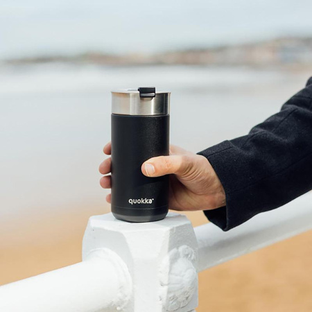 Quokka Boost Coffee Tumbler - Rozsdamentes acél hőbögre 400 ml-es kávéfőzővel (szénfekete)