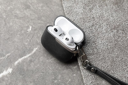 Moshi Pebbo Luxe - AirPods 3 Hülle mit abnehmbarem Handgelenkband (Charcoal Black)