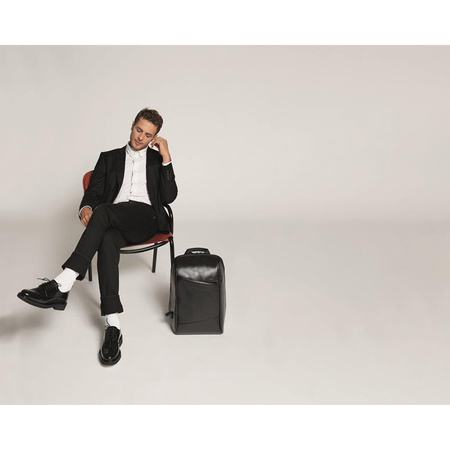 PURO Byday Classic - Rucksack aus Ökoleder mit externem USB-Anschluss Notebook 15.6" / Tablet (schwarz)