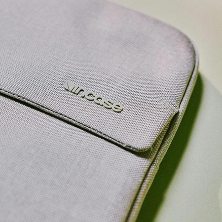 POKROWIEC DO MACBOOK PRO 16 2021-2024 INCASE CROSSTOWN BEŻOWE ETUI