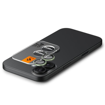 Spigen Optik Pro GLAS.TR EZ Fit Camera Protector 2-Pack - Ochranné sklo pro iPhone 16 / 16 Plus / 17 (2 ks) (zelené)