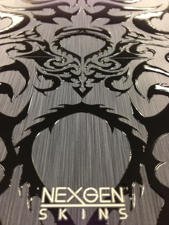 Nexgen Skins - sada skinů pro iPhone 4 / iPhone 4S s 3D efektem (Tribal Tungsten 3D)
