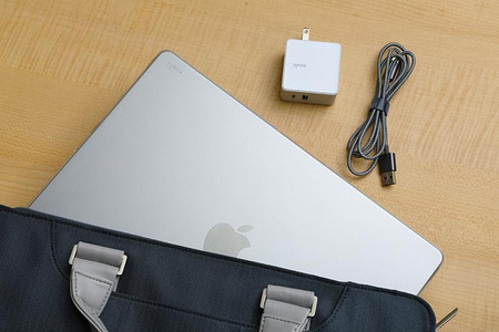 Moshi iGlaze keményhéj tok - MacBook Pro 14" (M4/M3/M2/M1/2024-2021) (Stealth Clear)