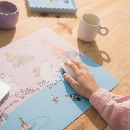 Mumínci - XL psací podložka z eko kůže 60 x 35 cm