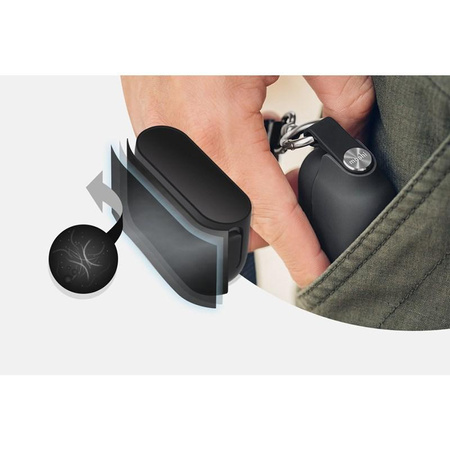 Moshi Pebbo - Pouzdro AirPods Pro s odnímatelným řemínkem na zápěstí (Shadow Black)