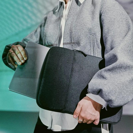 Incase Crosstown Sleeve with Woolenex - Pouzdro s kapsou pro MacBook Pro 14" (M4/M3/M2/M1/2024-2021) (Černá)