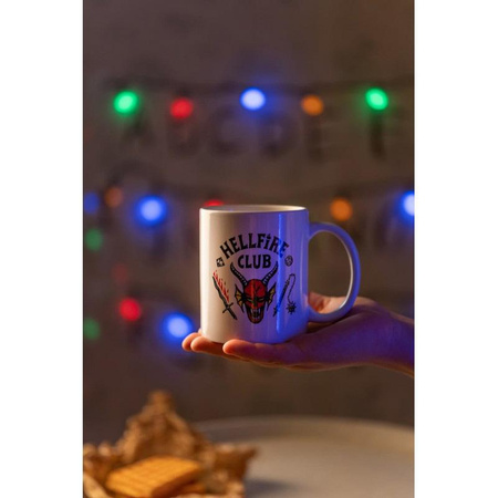 Stranger Things - Keramikbecher im Geschenkkarton 350 ml (Hellfire Club)