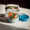 Quokka Bubble Food Jar - Kunststoff-Lebensmittelbehälter / Lunchbox 770 ml (Blue Peonies)