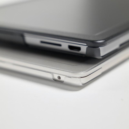 Incase Edge Hartschalengehäuse - MacBook Air 15" M3 (2024) / M2 (2023) Gehäuse (Klar)