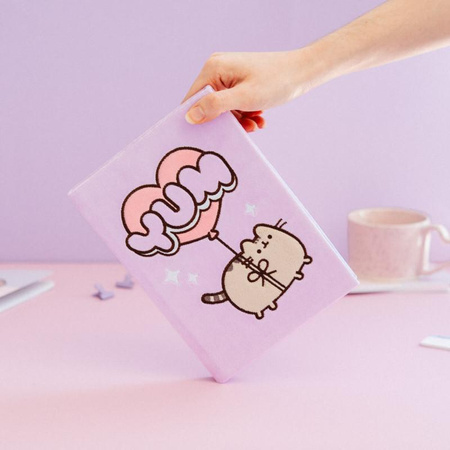 NOTATNIK PLUSZOWY A5 W LINIE PUSHEEN ZESZYT Z ZAKŁADKĄ FUTERKIEM