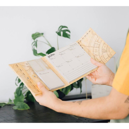 Harry Potter - Týdenní diář s lepícími papírky (19,3 x 16,5 cm)