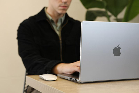 Moshi iGlaze keményhéj tok - MacBook Pro 14" (M4/M3/M2/M1/2024-2021) (Stealth Clear)