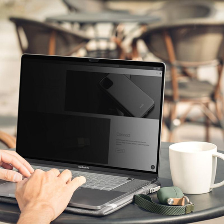 Moshi Umbra - MacBook Pro 14" (M3/M2/M1/2023-2021) Bildschirmschutzfolie mit Sichtschutzfilter (schwarzer Rand)