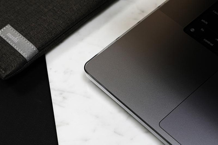 Moshi iGlaze - Hardshell Case for MacBook Pro Pro 16" (M4/M3/M2/M1/2024-2021) (Stealth Clear)