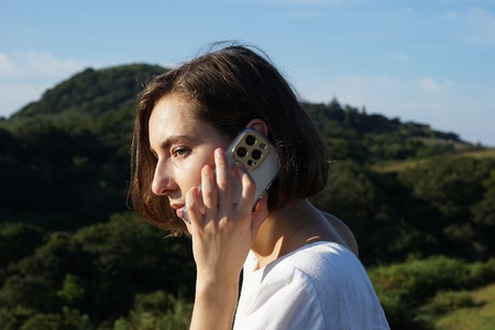 Moshi iGlaze MagSafe - pouzdro pro iPhone 14 Plus (Sunset Gold)