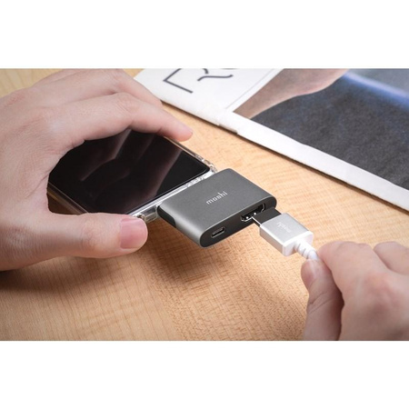 Adaptér Moshi USB-C - adaptér pro HDMI 4K a HDR s podporou 60W nabíjení Power Delivery (titanově šedý)