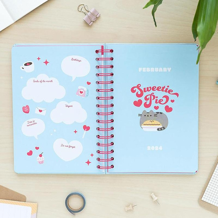 Pusheen - Calendrier / semainier 2023/2024 de la collection Purrfect Love (14,8 x 21 cm)