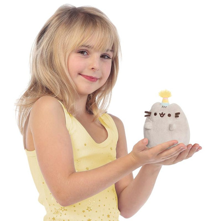 Pusheen - Plüss kabalafigura születésnapi sapkával 14 cm