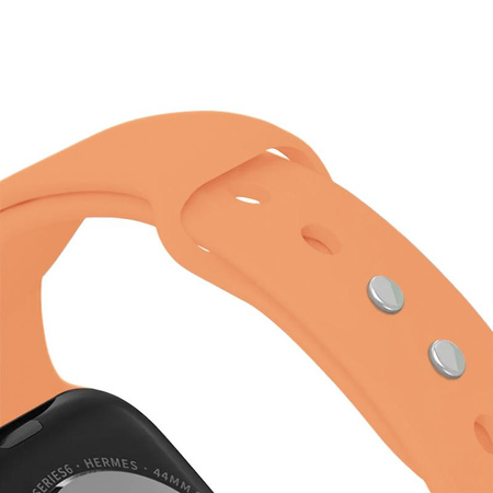 Crong Liquid - Řemínek pro Apple Watch 44/45/46/49 mm (oranžový)