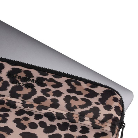 Kate Spade New York Puffer Sleeve - obal na MacBook Pro 14" / Notebook 14" (Classic Leopard)