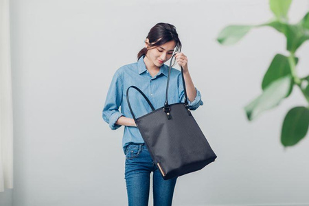 Moshi Aria - Sac pour femmes avec pochette pour ordinateur portable 13" (Slate Black)