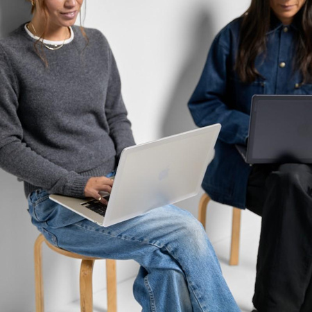 Incase Edge Hardshell tok - MacBook Air 15" M4 (2025) / M3 (2024) / M2 (2023) tok (átlátszó)
